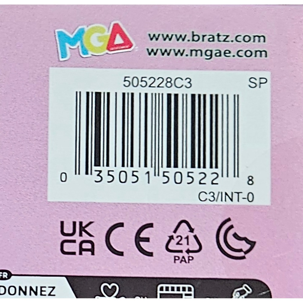 Alwayz Bratz Jade Fashion Doll with 10 Accessories and Poster 505228C3 - Picture 6 of 6
